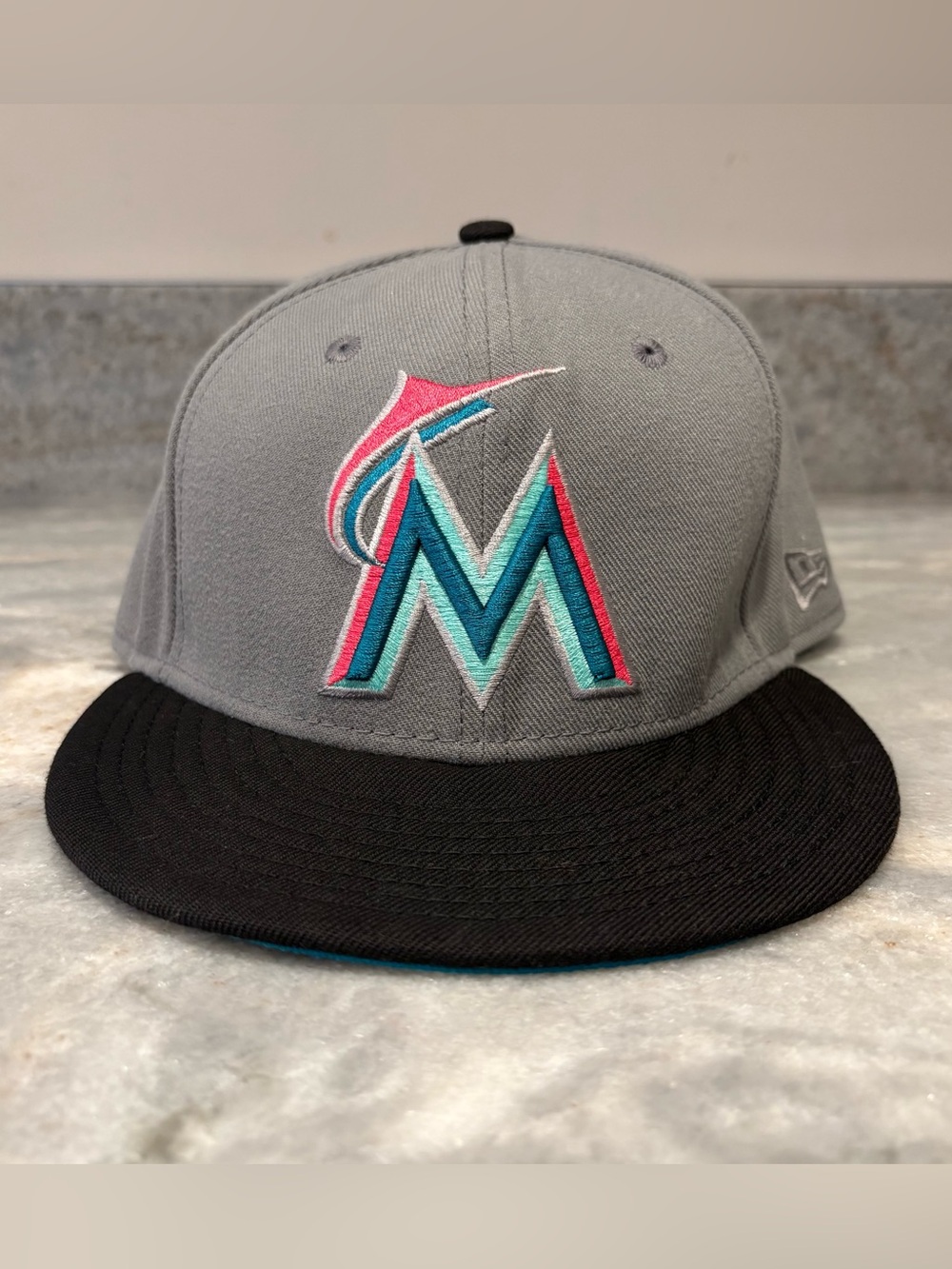 New Era Miami Marlins 59Fifty Fitted Baseball Cap Size 7 1/8 Official MLB Men